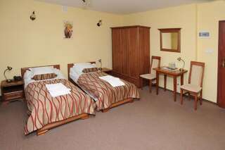 Отель Hotel Imperial Ясло Двухместный номер с 2 отдельными кроватями и собственной ванной комнатой-3